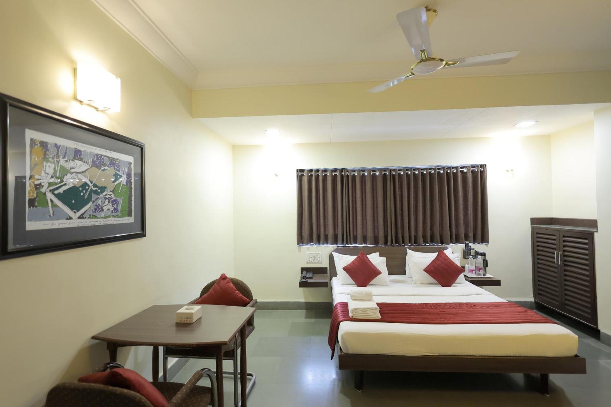 Hotel Hospice Surat Exterior photo