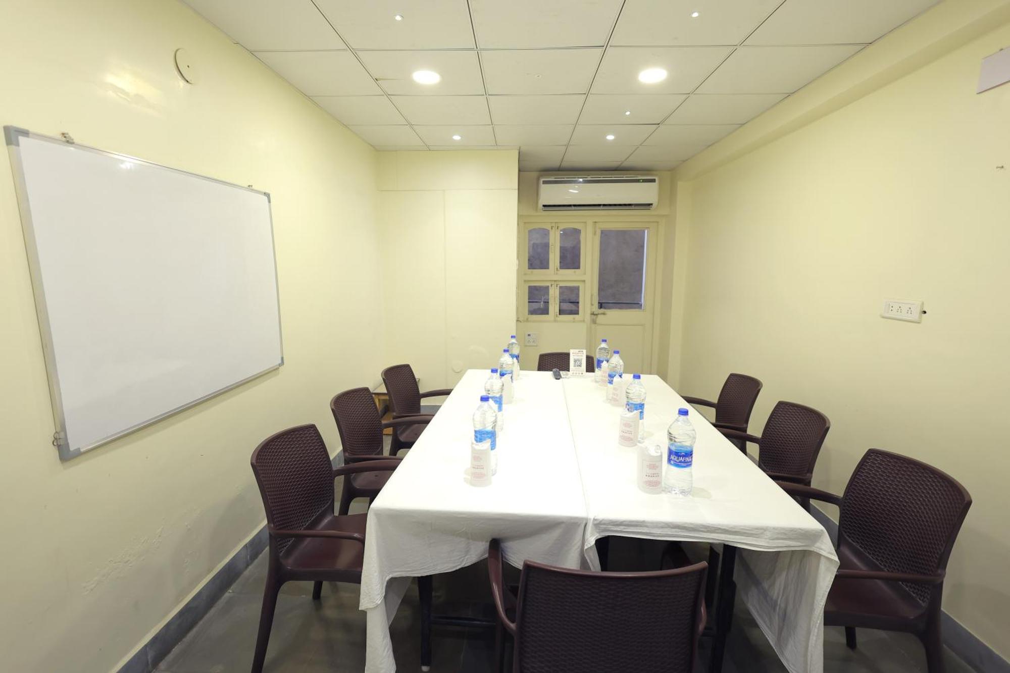 Hotel Hospice Surat Exterior photo