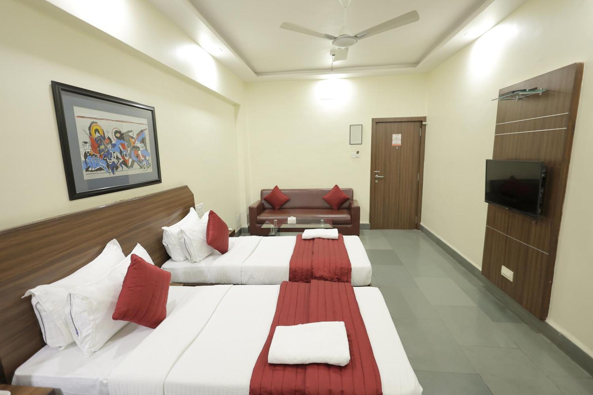 Hotel Hospice Surat Exterior photo