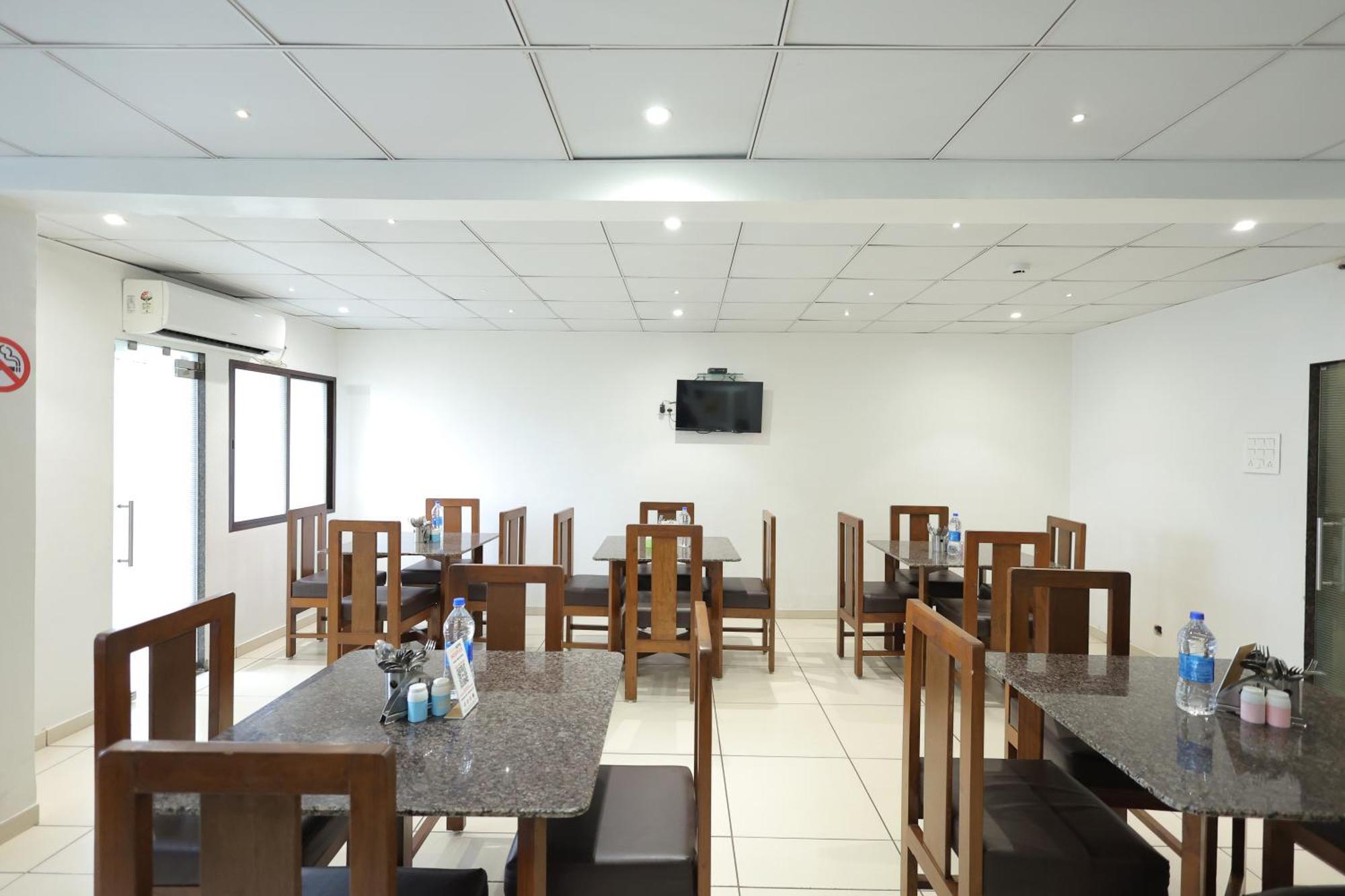 Hotel Hospice Surat Exterior photo
