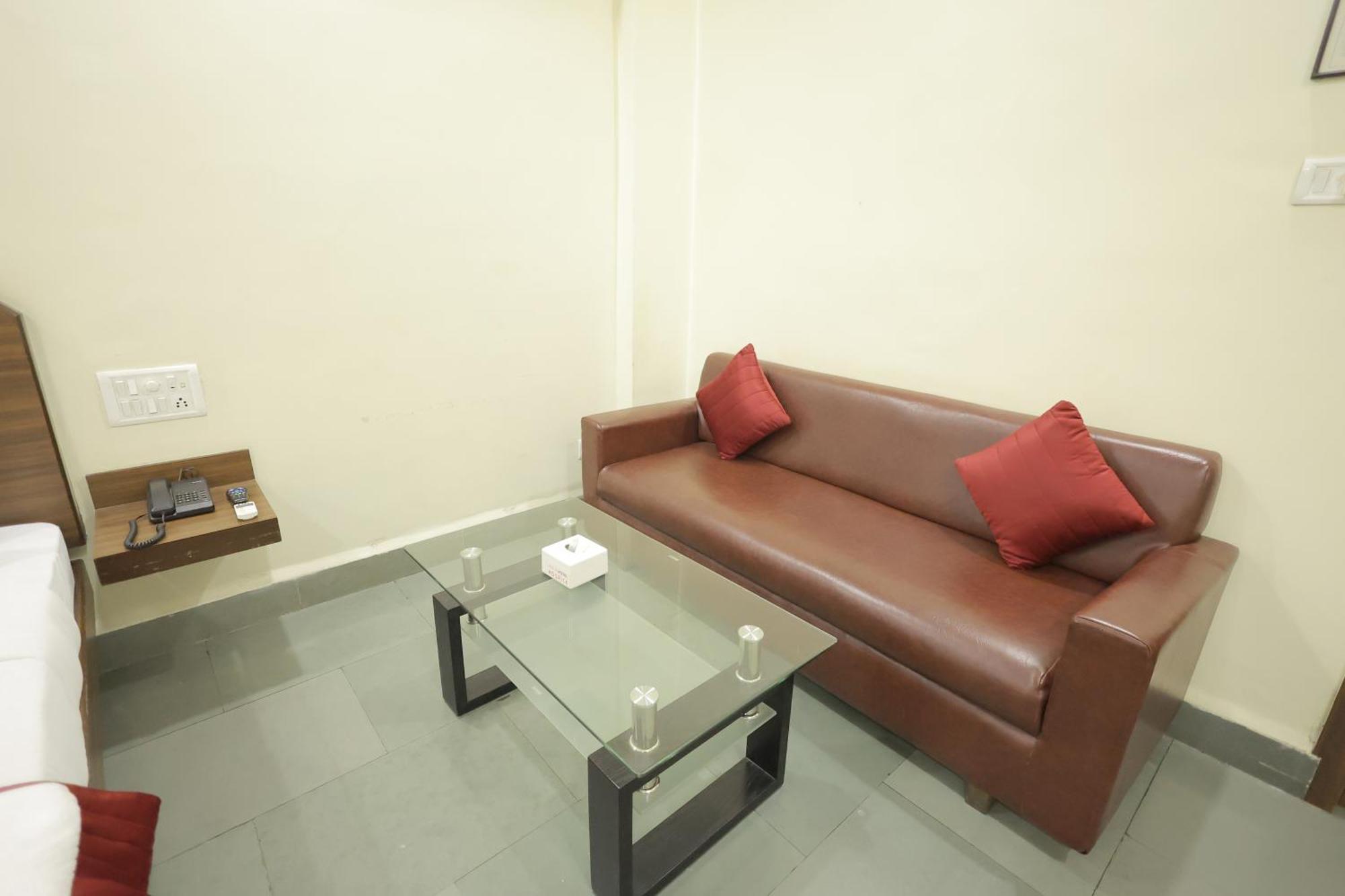 Hotel Hospice Surat Exterior photo