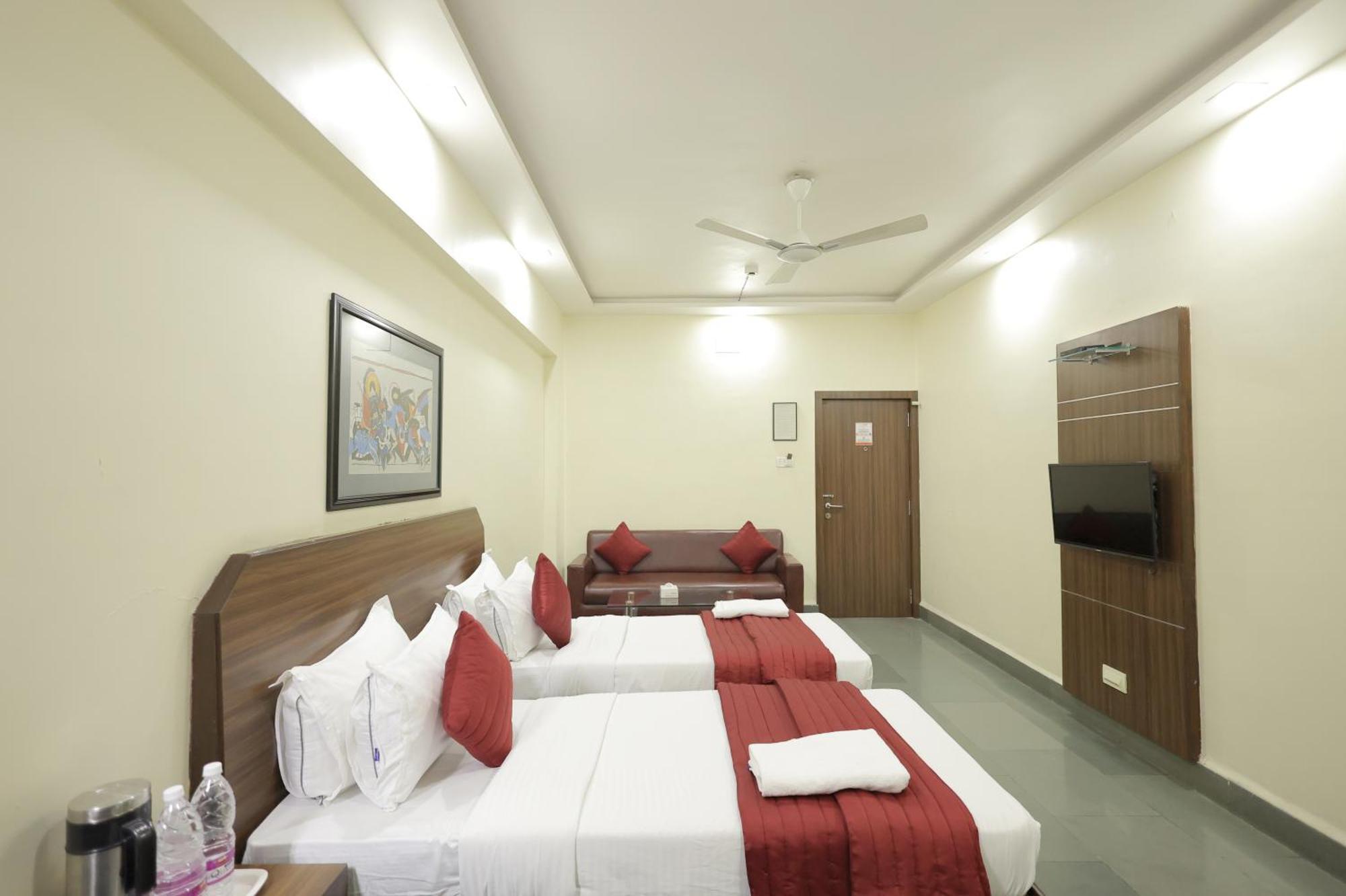 Hotel Hospice Surat Exterior photo