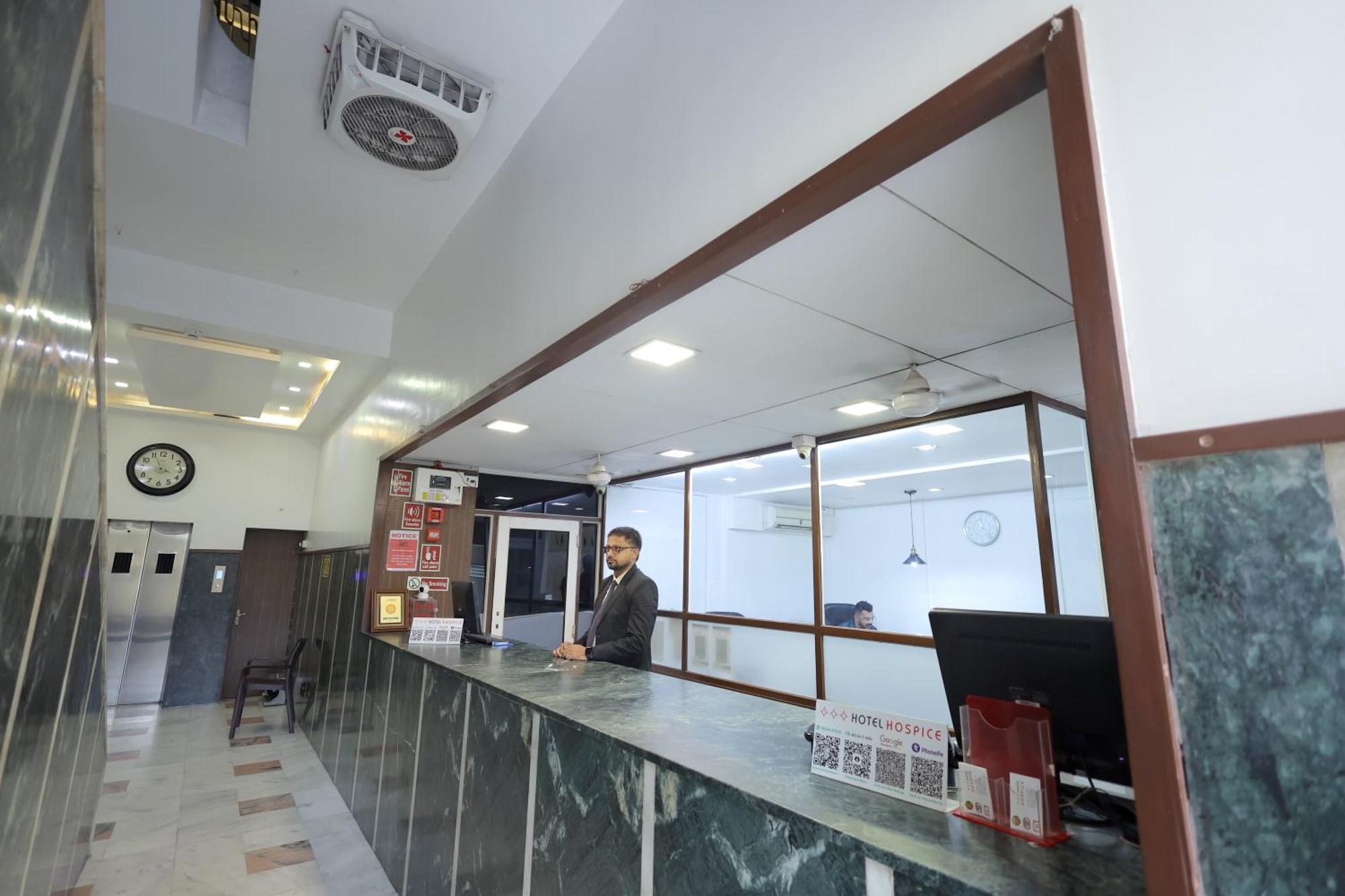 Hotel Hospice Surat Exterior photo