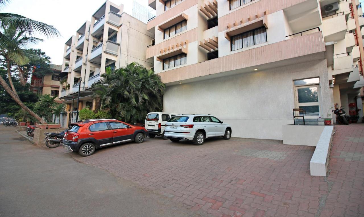 Hotel Hospice Surat Exterior photo