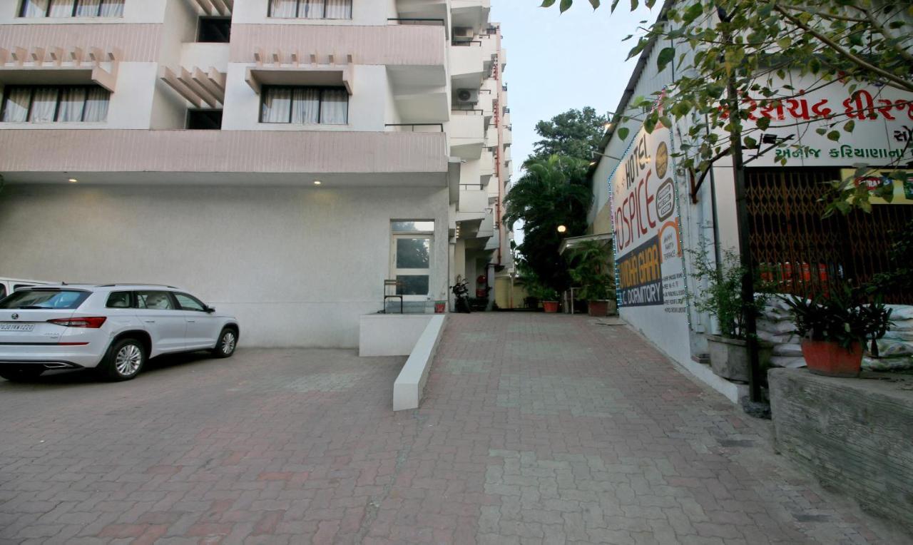 Hotel Hospice Surat Exterior photo